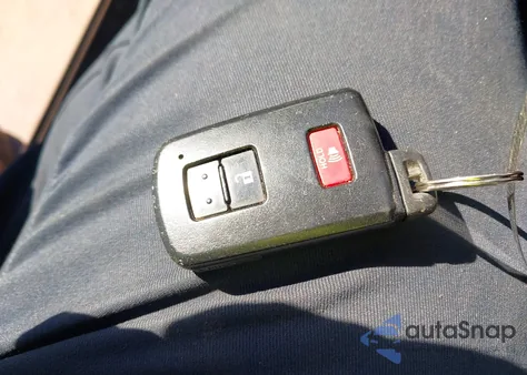 2013 Toyota Prius C Three из США, поврежденный, VIN JTDKDTB31D1532251